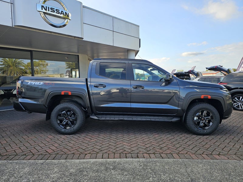 2026 Nissan Navara PRO-4X 4WD Auto image 2
