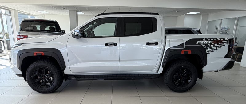 2026 Nissan Navara Pro-4X 4WD D/Cab 2.4 Dsl image 4