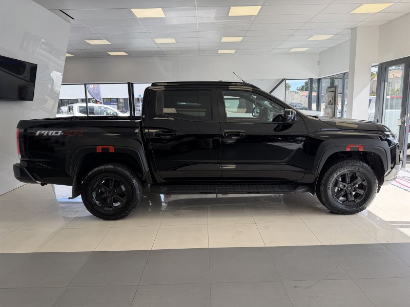 2026 Nissan Navara PRO4-X image 2