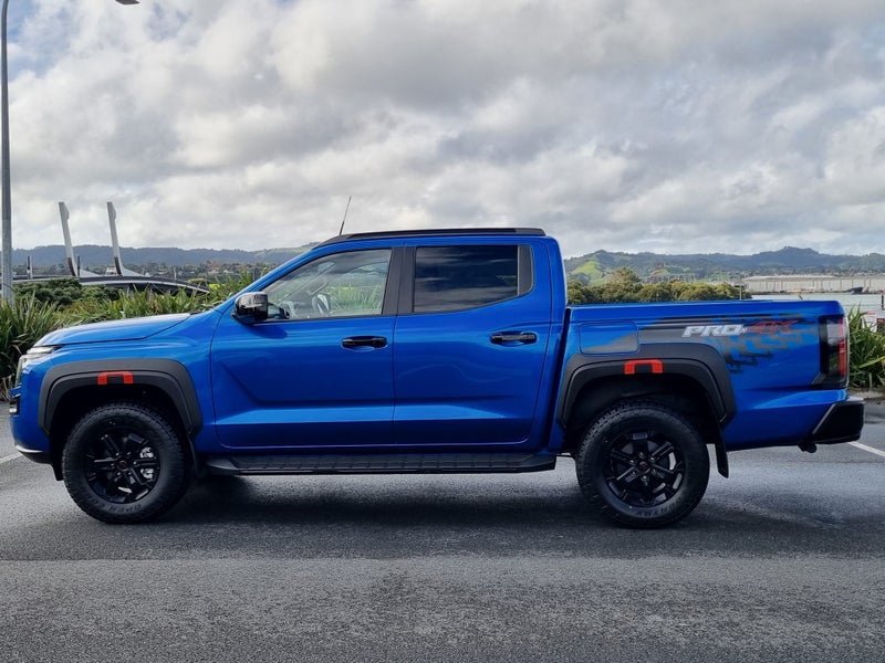 2026 Nissan Navara Pro4x 2.4D/4WD/6 Speed Auto image 3