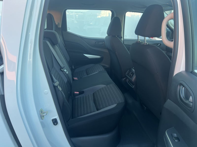 2026 Nissan Navara SL 2.3D 4WD 7A Double Cab - image 4