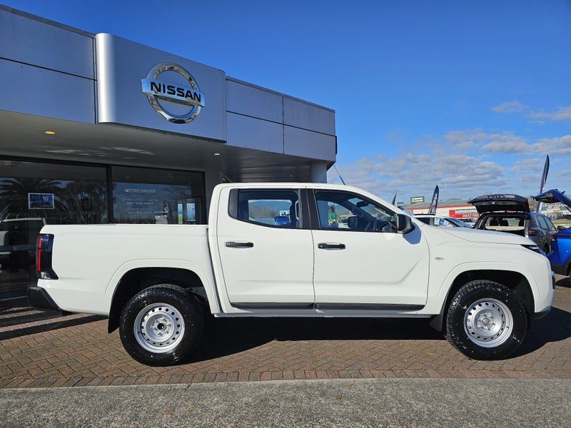 2026 Nissan Navara SL 4WD image 2