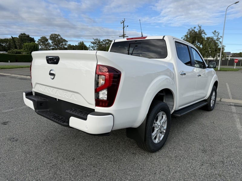 2026 Nissan Navara ST 2.3D 4WD 7A Double Cab image 3