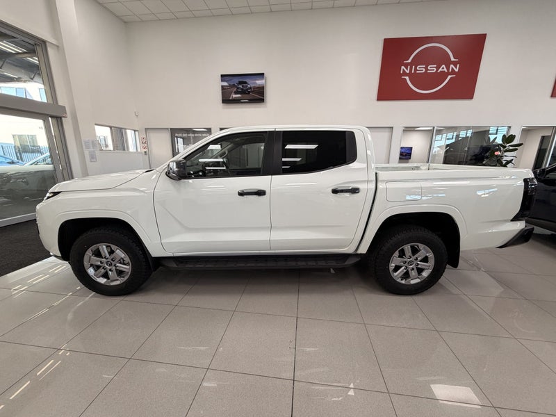 2026 Nissan Navara St 2.4D/4Wd/6At image 4