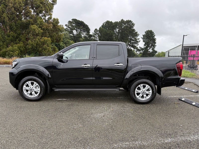 2026 Nissan Navara ST 4WD 2.3 Double Cab 7Auto image 4