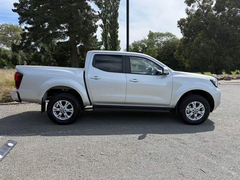 2026 Nissan Navara ST 4WD 2.3 Double Cab 7Auto image 4