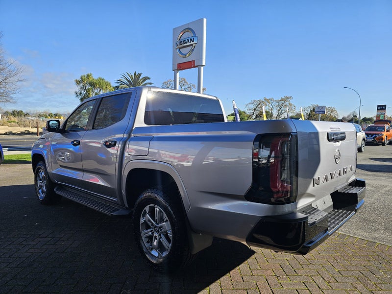 2026 Nissan Navara ST 4WD image 5