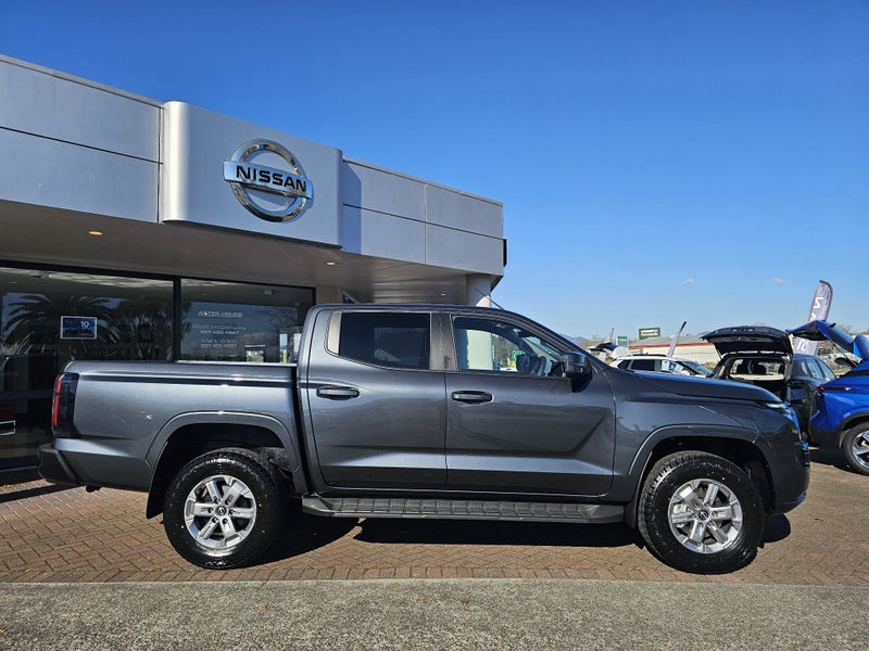 2026 Nissan Navara ST 4WD image 2