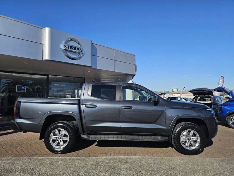 2026 Nissan Navara ST 4WD image 2