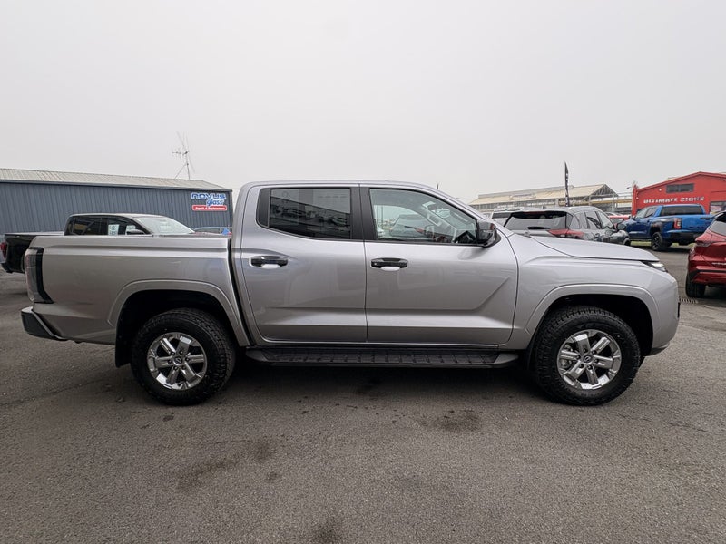 2026 Nissan Navara ST 4WD Auto image 3