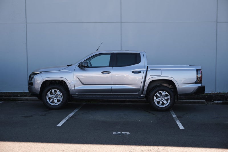 2026 Nissan Navara ST 4WD AUTO image 2