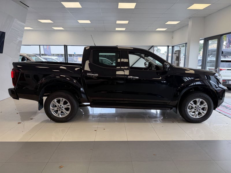 2026 Nissan Navara ST image 2