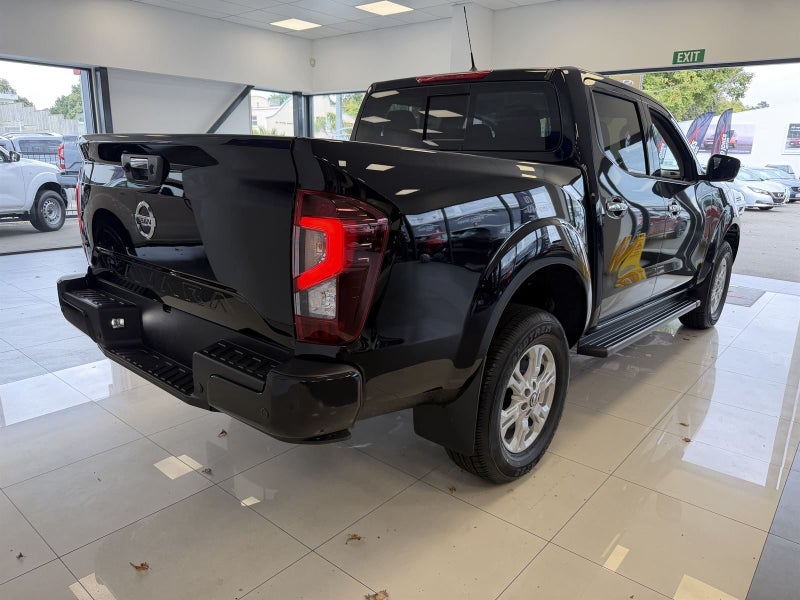 2026 Nissan Navara ST image 3