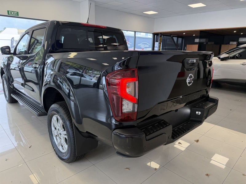 2026 Nissan Navara ST image 4