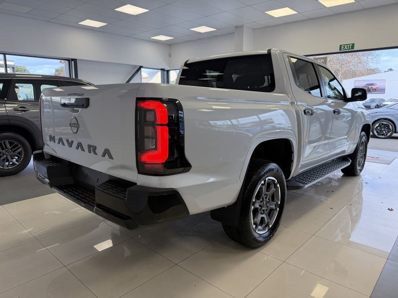 2026 Nissan Navara ST-X image 3
