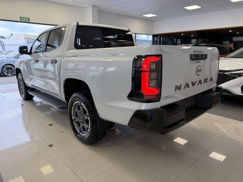 2026 Nissan Navara ST-X image 4