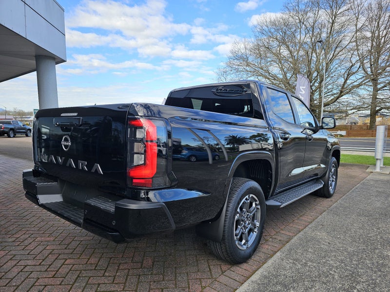 2026 Nissan Navara St-X image 3
