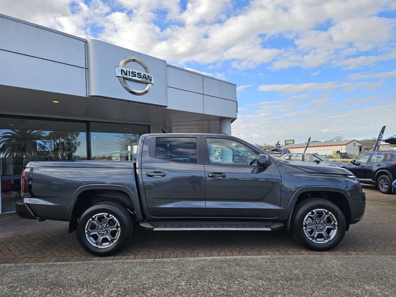 2026 Nissan Navara St-X image 2