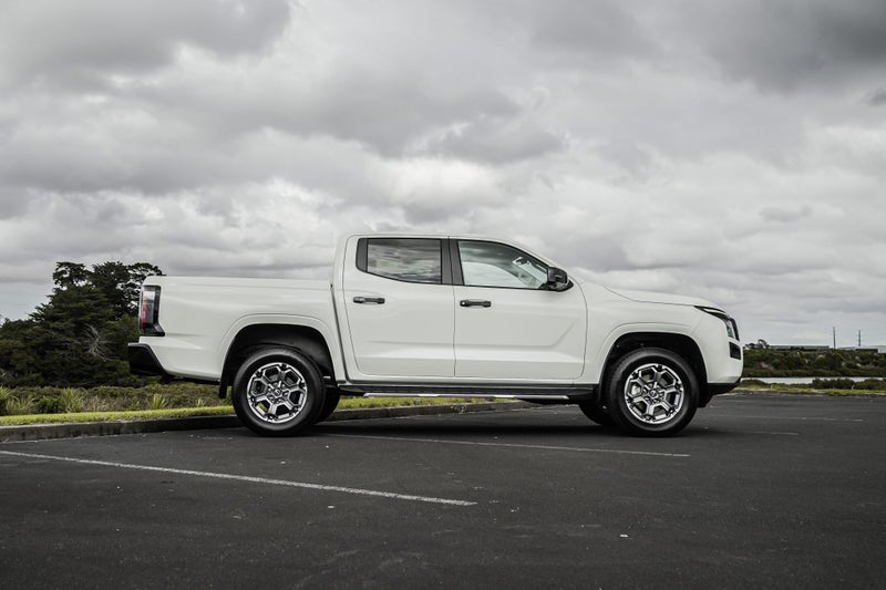 2026 Nissan Navara ST-X 2.4D/4Wd/6At - 10-Year... image 3