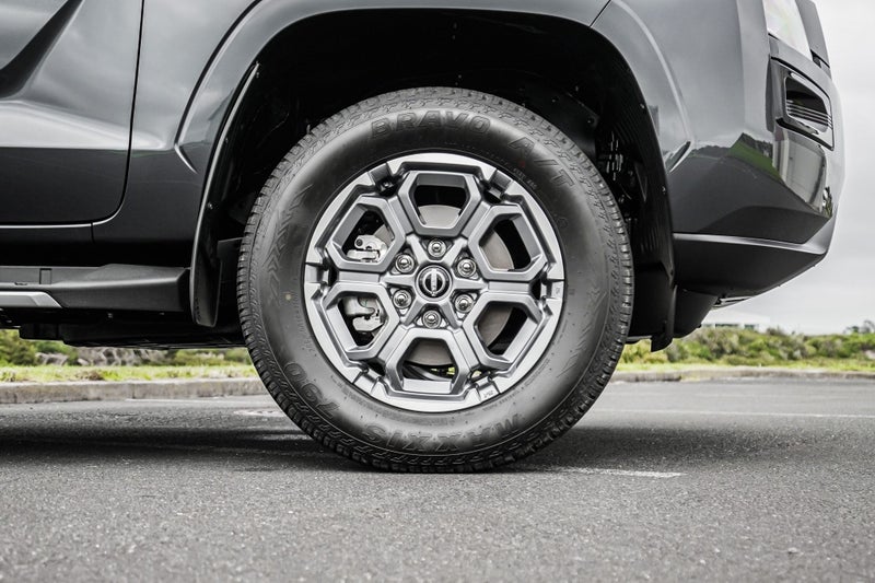 2026 Nissan Navara ST-X 2.4D/4Wd/6At - 10-Year... image 4