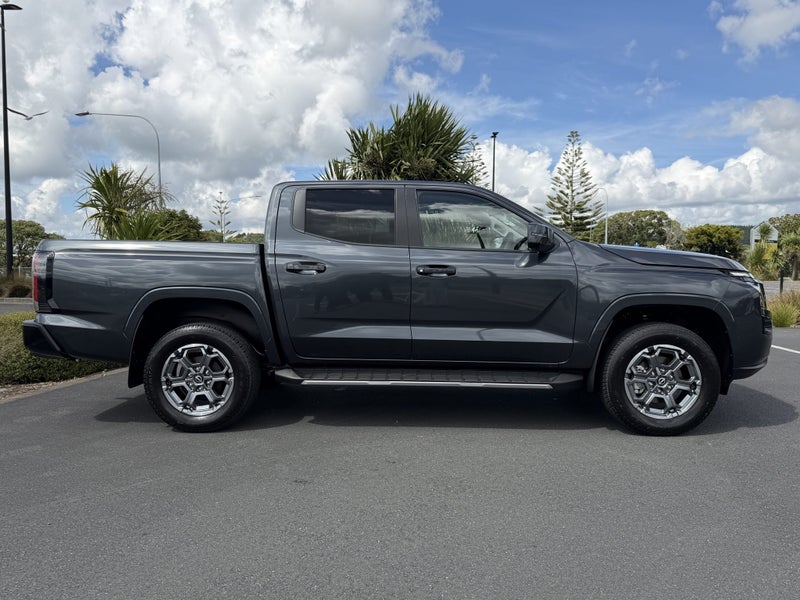 2026 Nissan Navara ST-X 2.4D 4WD 6At image 5