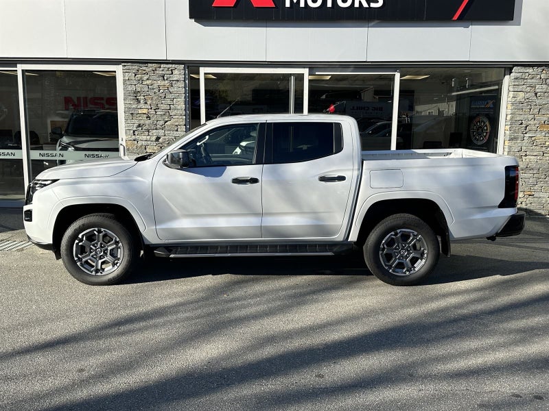 2026 Nissan Navara ST-X 4WD image 2