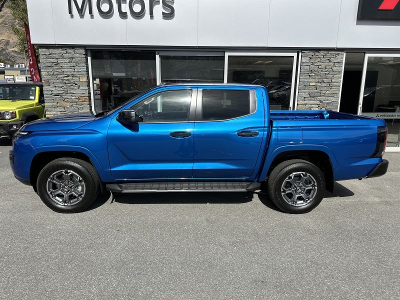 2026 Nissan Navara ST-X 4WD image 3