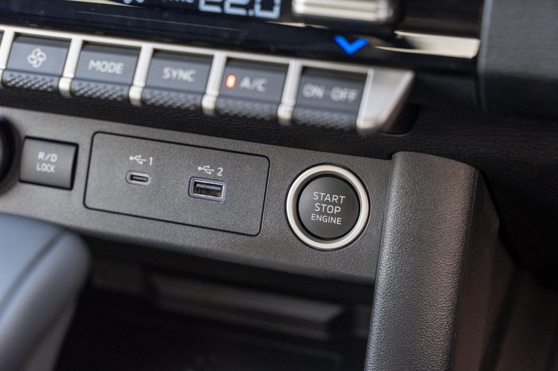 2026 Nissan Navara ST-X 4WD D/C Auto image 5