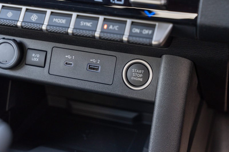 2026 Nissan Navara ST-X 4WD D/C Auto image 4