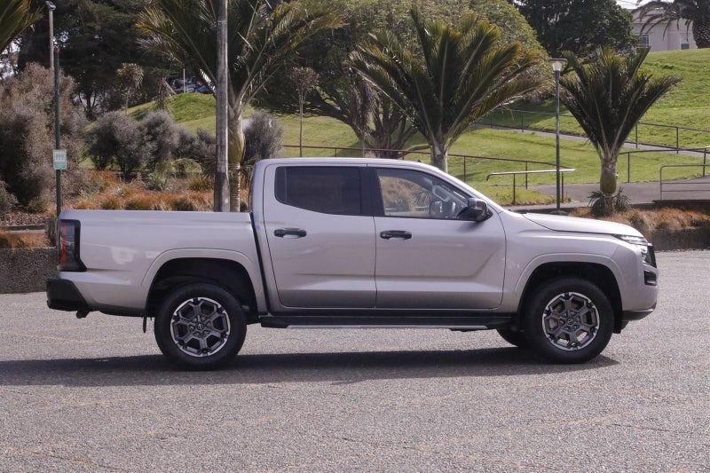 2026 Nissan Navara ST-X image 2