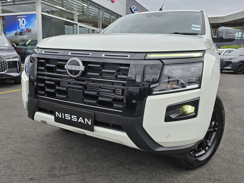 2026 Nissan Navara ST-X TRADIE PACK image 3