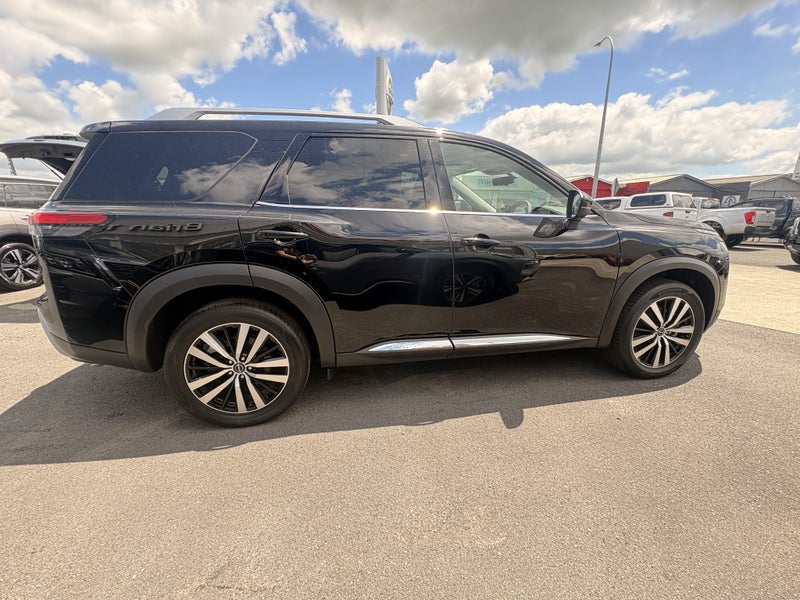 2026 Nissan Pathfinder Ti-L image 3