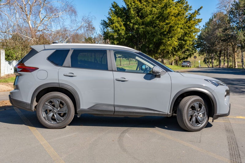 2026 Nissan X-Trail 4WD ST-L e-POWER 5 SEAT image 3