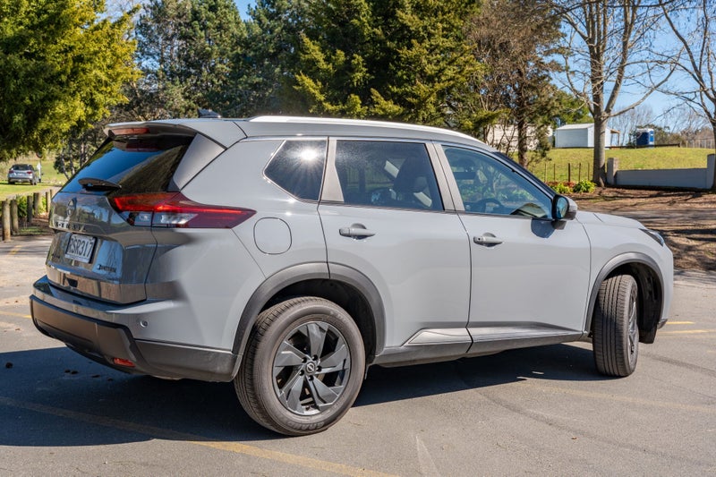 2026 Nissan X-Trail 4WD ST-L e-POWER 5 SEAT image 4