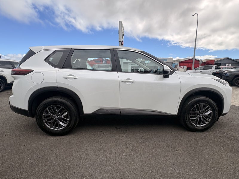 2026 Nissan X-Trail ST, 2WD, 5 Seats image 3