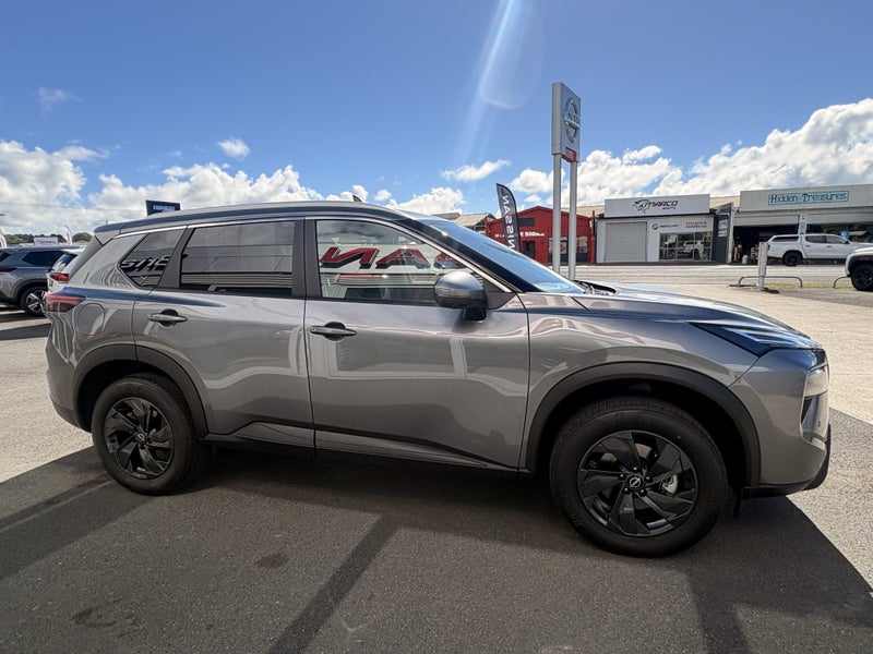 2026 Nissan X-Trail ST-L 4WD, 7 Seats image 3