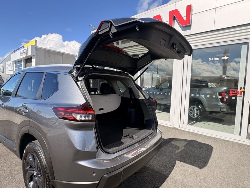 2026 Nissan X-Trail ST-L 4WD, 7 Seats image 4