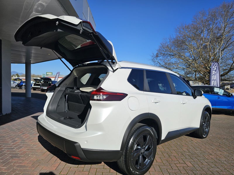 2026 Nissan X-Trail St-L 7 Seat image 4