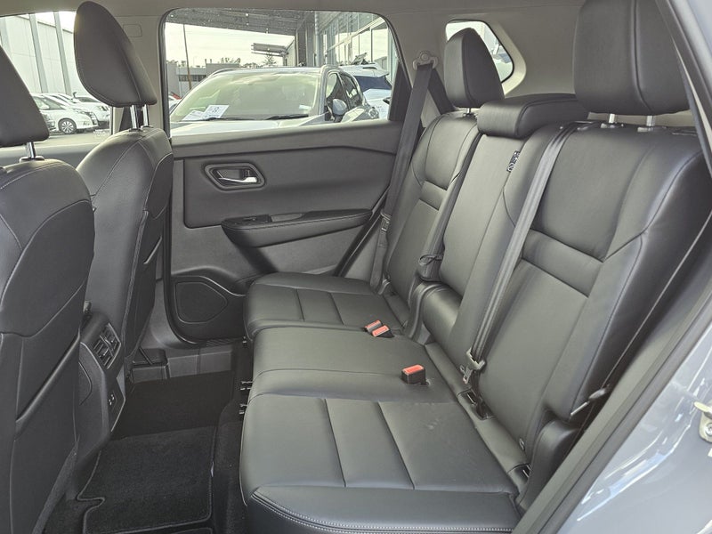 2026 Nissan X-Trail ST-L E-POWER HYBRID image 5