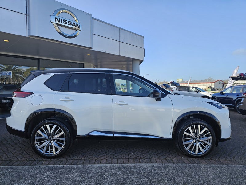 2026 Nissan X-Trail Ti-L E-Pwr, BLK Roof option image 2