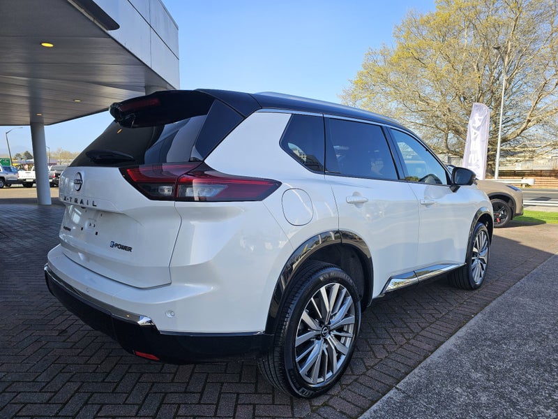 2026 Nissan X-Trail Ti-L E-Pwr, BLK Roof option image 3