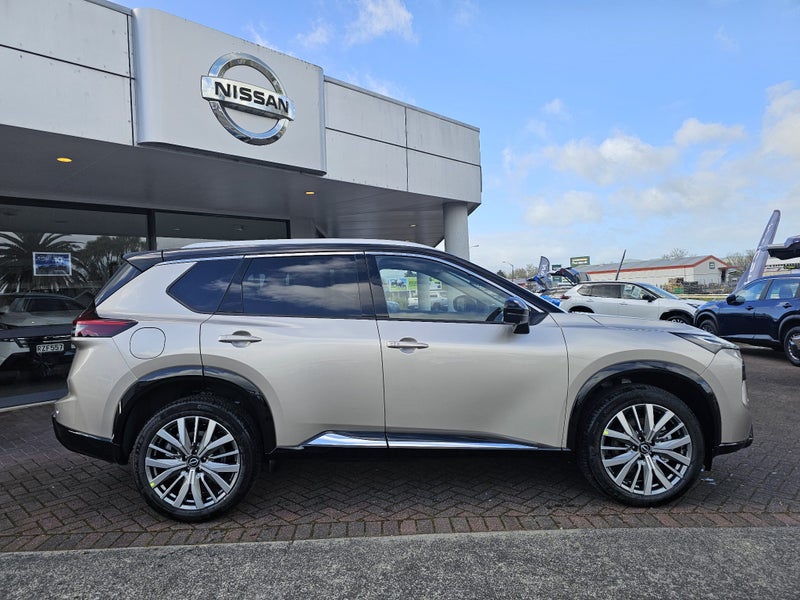 2026 Nissan X-Trail Ti-L E-Pwr, BLK Roof option image 2