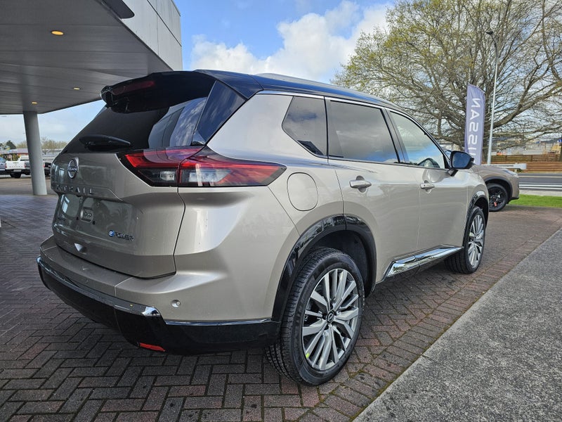 2026 Nissan X-Trail Ti-L E-Pwr, BLK Roof option image 3