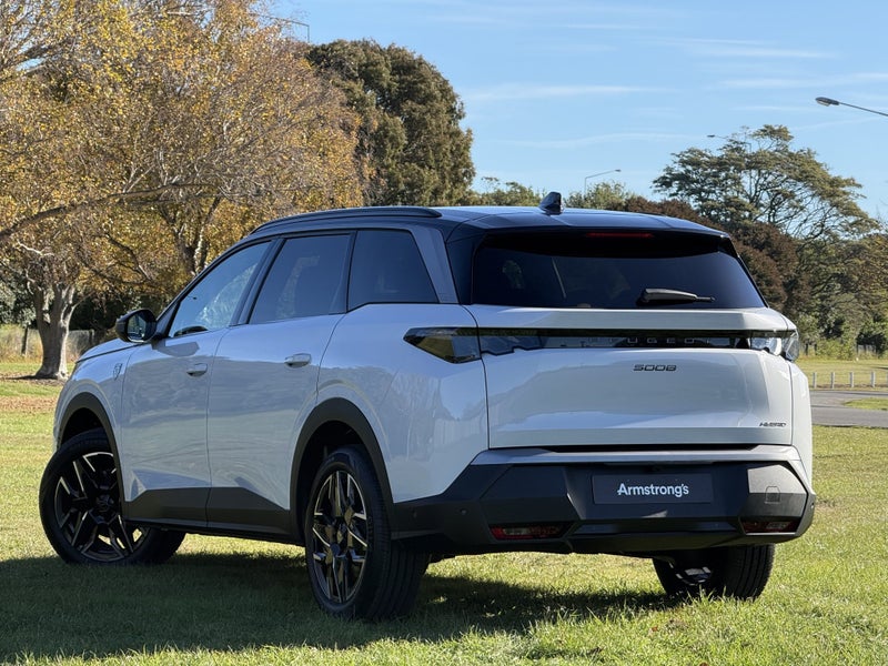 2026 Peugeot 5008 GT | 1.2 HYBRID image 2