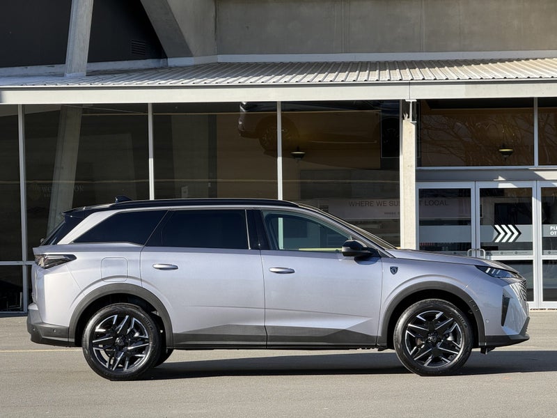 2026 Peugeot 5008 GT | 1.2 MILD HYBRID image 3