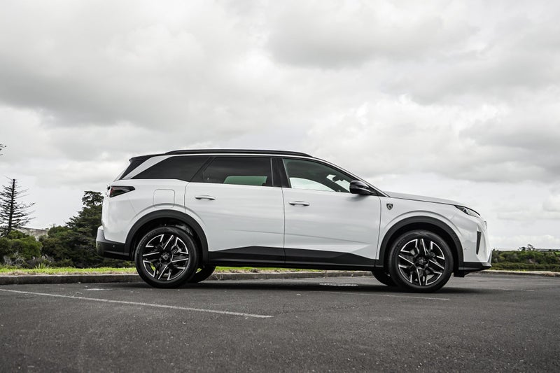 2026 Peugeot 5008 Gt Mhev 1.2Pmht/6Hd image 3