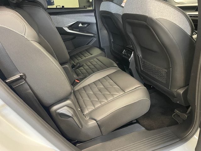 2026 Peugeot 5008 GT Premium Hybrid image 2