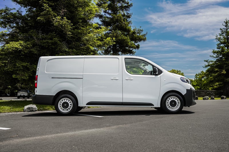 2026 Peugeot Expert LWB 2.0L Trubo Diesel Moduw... image 3