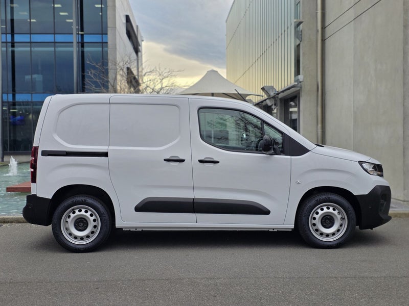 2026 Peugeot Partner SHORT WHEEL BASE 1.2L TURB... image 3