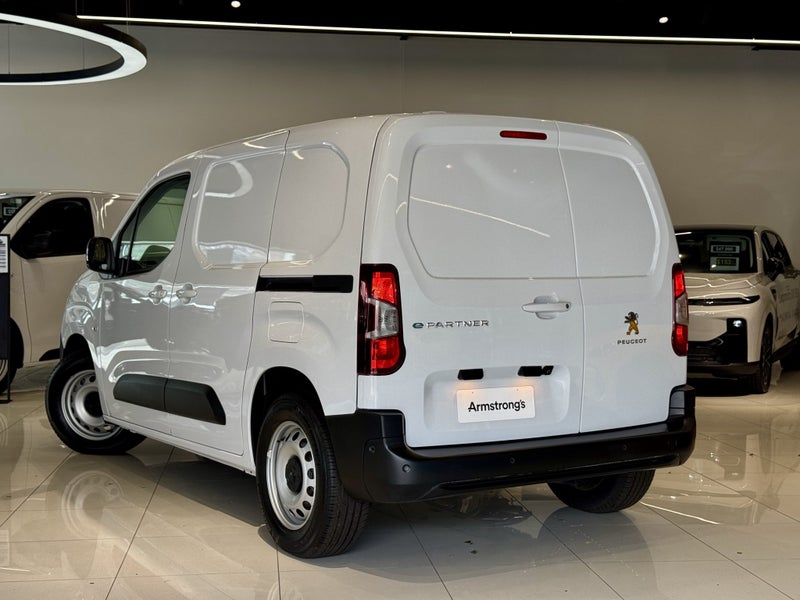 2026 Peugeot Partner SWB Electric 50KWH 245KM R... image 2